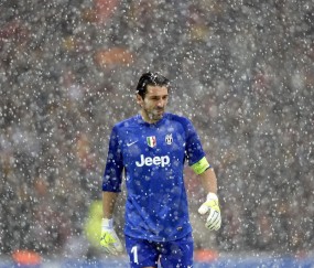 爱游戏-足球最新战报！中国队迎战意大利队，激战正酣，豪门对决再度上演