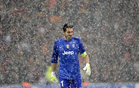 爱游戏-足球最新战报！中国队迎战意大利队，激战正酣，豪门对决再度上演