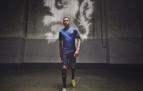 爱游戏APP-F1赛车最新战报！阿根廷队迎战意大利队，战况跌宕起伏，悬念直到终场