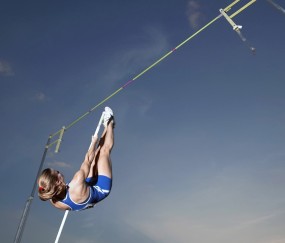 爱游戏-田径最新战报！西班牙队迎战德国队，防守反击奏效，球队笑到最后